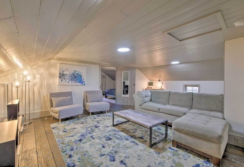 Timeless Winesburg Farmhouse W/ Deck