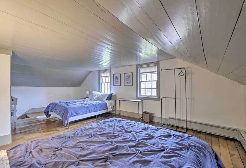 Timeless Winesburg Farmhouse W/ Deck