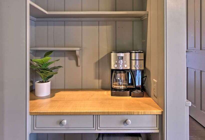 Timeless Winesburg Farmhouse W/ Deck