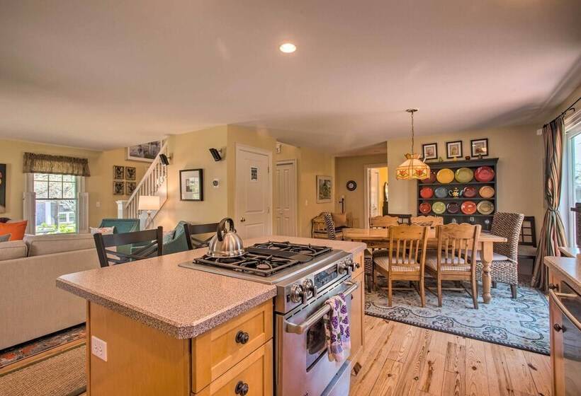 Traditional Martha S Vineyard Home W/ Porch & Yard