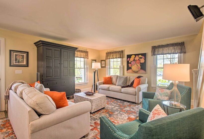 Traditional Martha S Vineyard Home W/ Porch & Yard