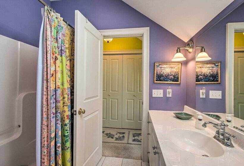 Traditional Martha S Vineyard Home W/ Porch & Yard