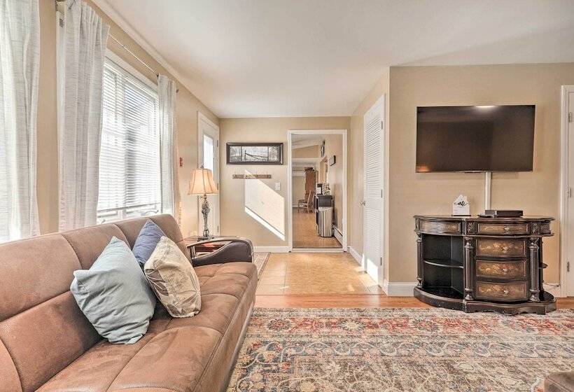 Tranquil Swansea Retreat W/ Fire Pit & Grill!