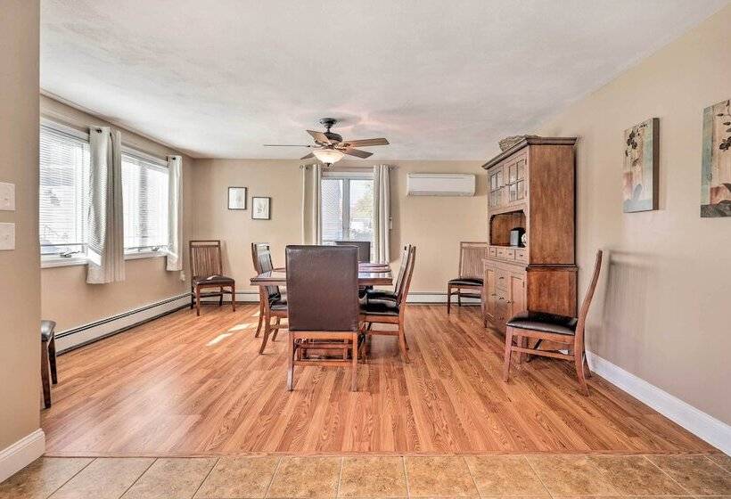 Tranquil Swansea Retreat W/ Fire Pit & Grill!