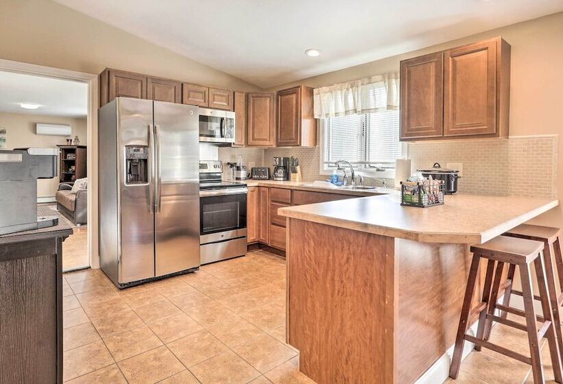 Tranquil Swansea Retreat W/ Fire Pit & Grill!