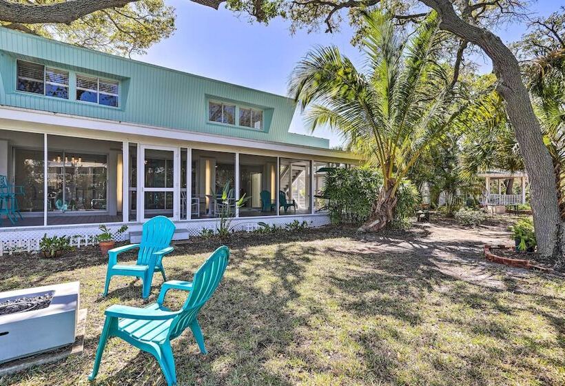 Tropical Waterfront Home: Central Location!