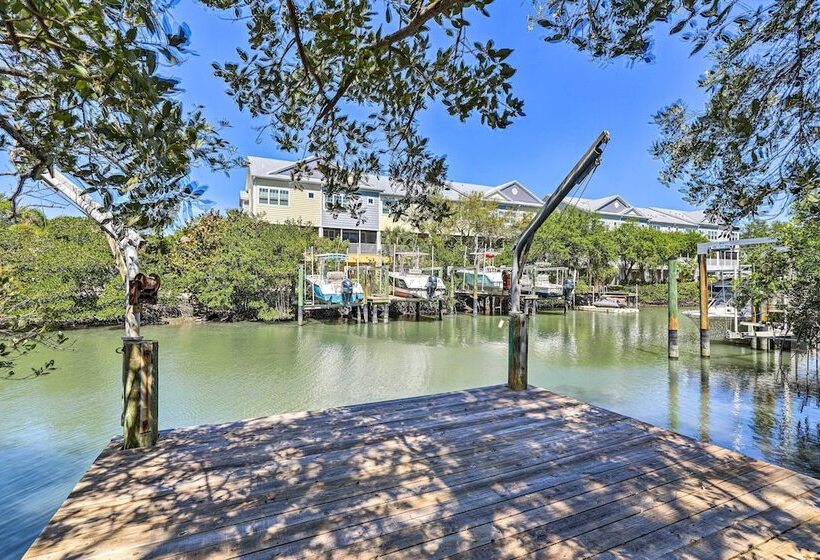 Tropical Waterfront Home: Central Location!