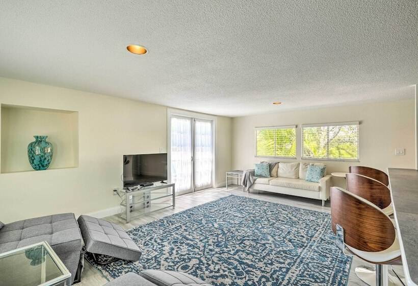 Tropical Waterfront Home: Central Location!