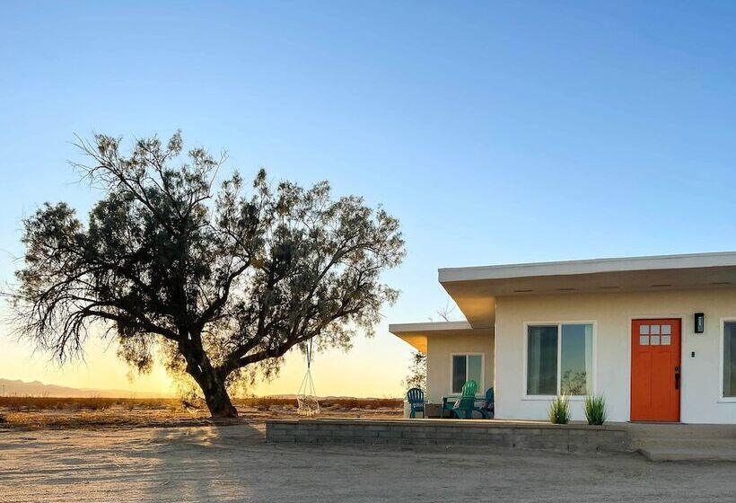 Twentynine Palms Home   Patio, Mountain Views
