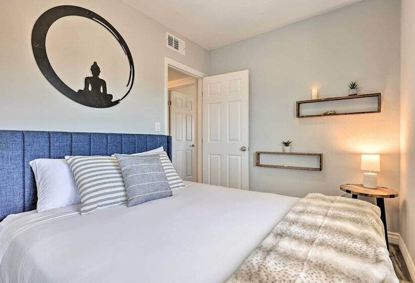 Twentynine Palms Home   Patio, Mountain Views