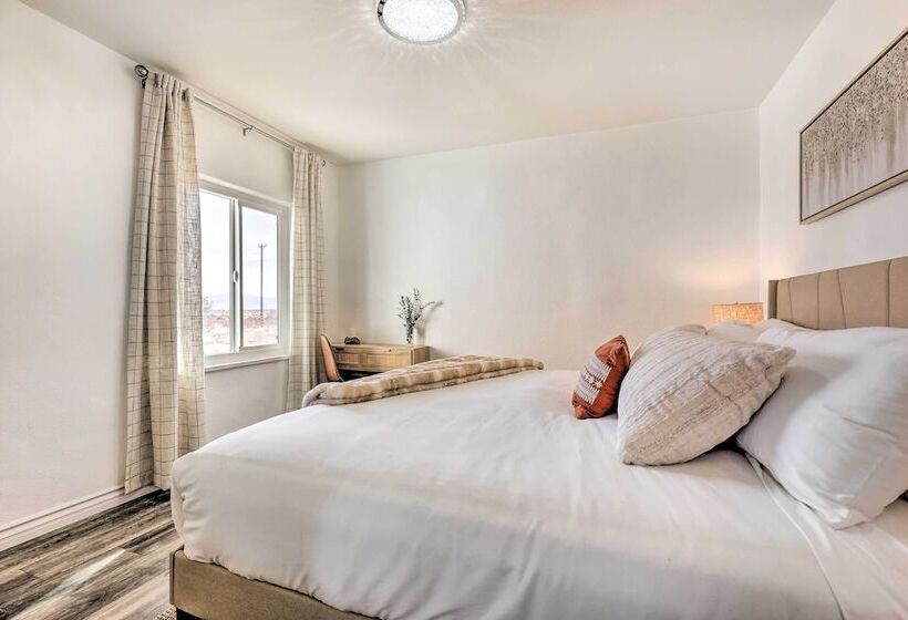 Twentynine Palms Home   Patio, Mountain Views