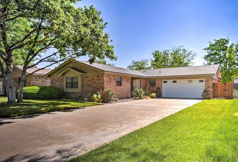 Unique Ranch Style Home < 2 Mi To Downtown!