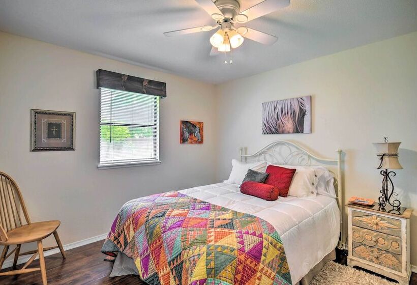 Unique Ranch Style Home < 2 Mi To Downtown!