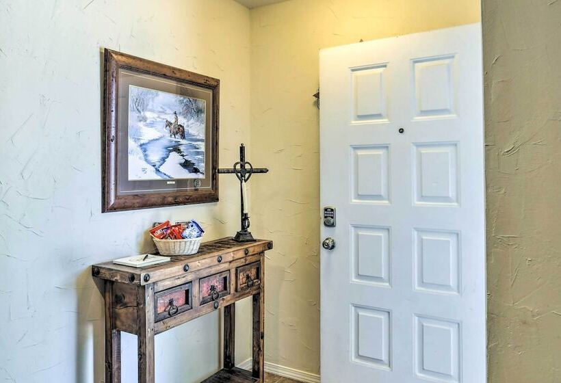 Unique Ranch Style Home < 2 Mi To Downtown!