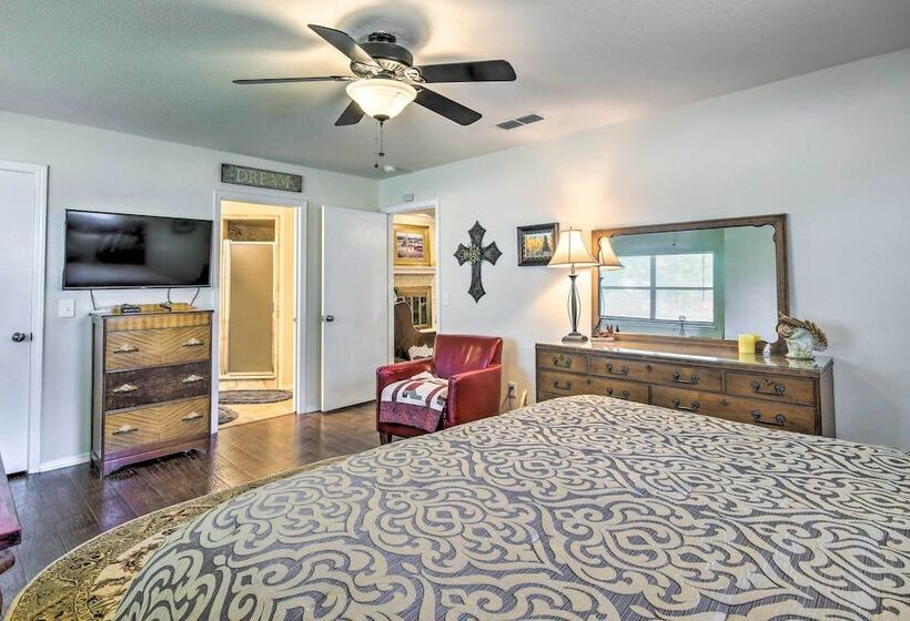 Unique Ranch Style Home < 2 Mi To Downtown!