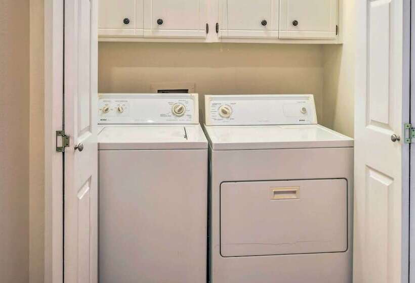 Unique Ranch Style Home < 2 Mi To Downtown!