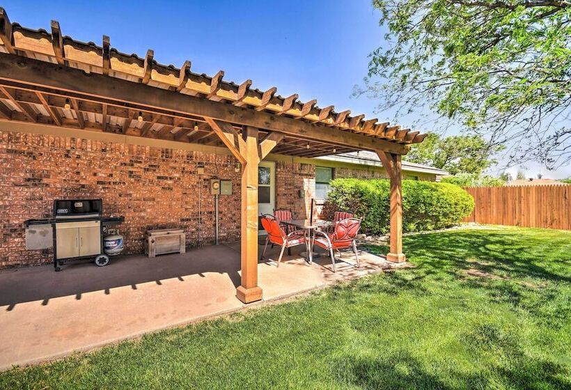 Unique Ranch Style Home < 2 Mi To Downtown!