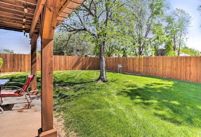 Unique Ranch Style Home < 2 Mi To Downtown!