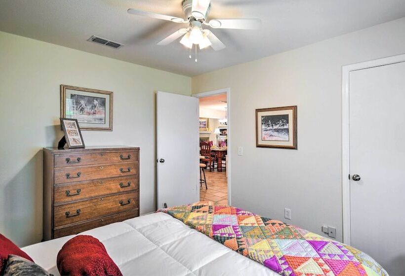 Unique Ranch Style Home < 2 Mi To Downtown!