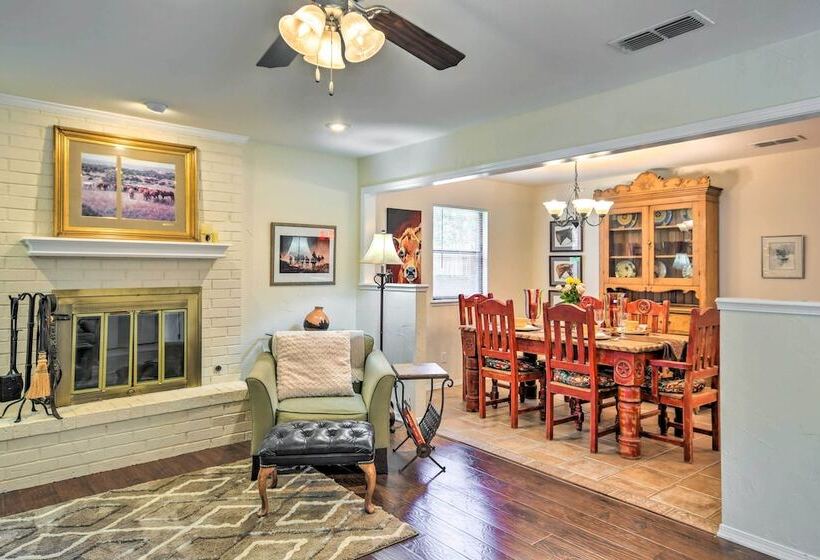 Unique Ranch Style Home < 2 Mi To Downtown!