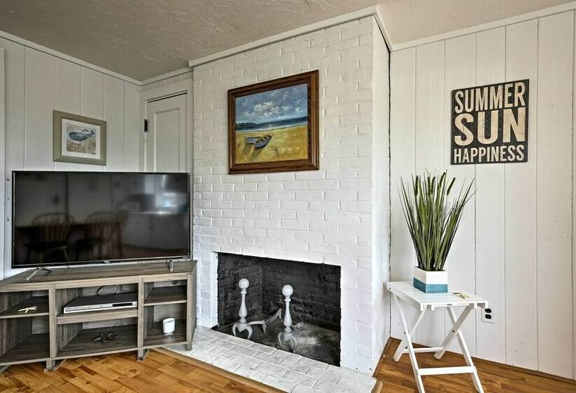 Cape Cod Retreat: Patio, Walk To Craigville Beach