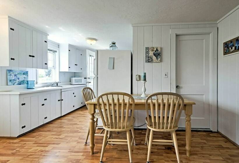 Cape Cod Retreat: Patio, Walk To Craigville Beach