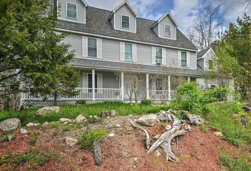 Updated Falmouth Family Home ~ 2 Mi To Beach!