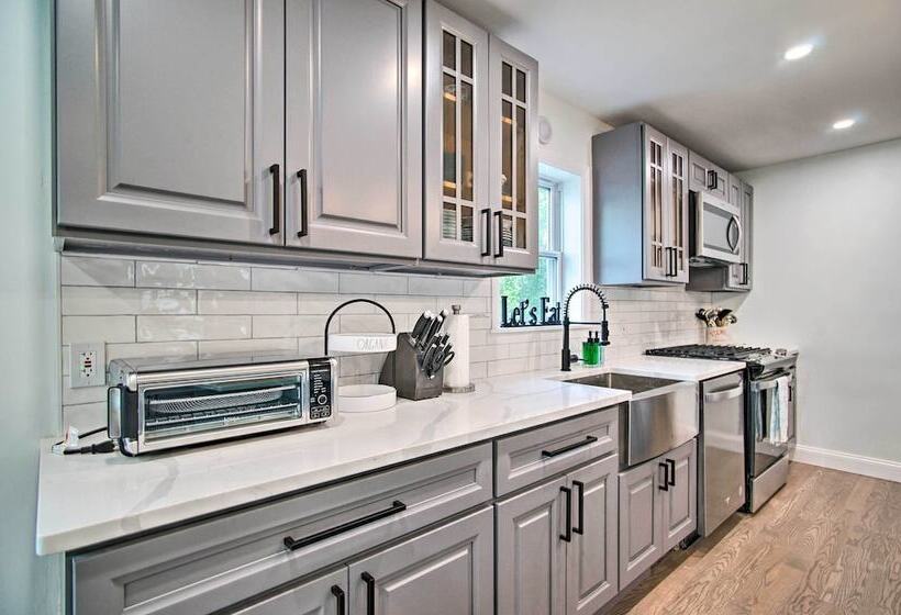 Updated Falmouth Family Home ~ 2 Mi To Beach!