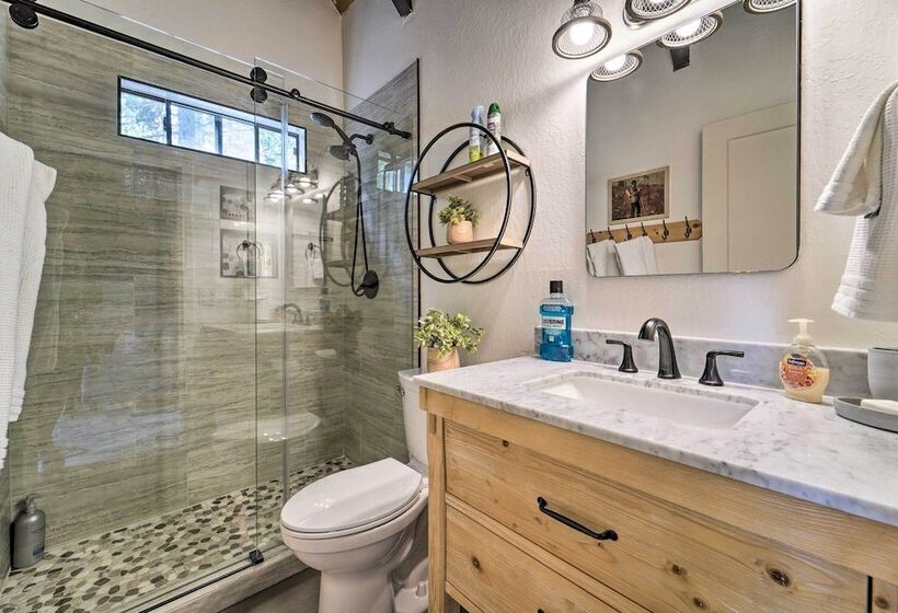 2 Mi To Tahoe Donner: Truckee Getaway W/ Views