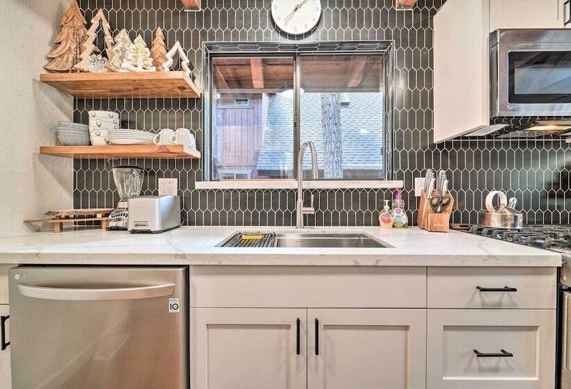 2 Mi To Tahoe Donner: Truckee Getaway W/ Views