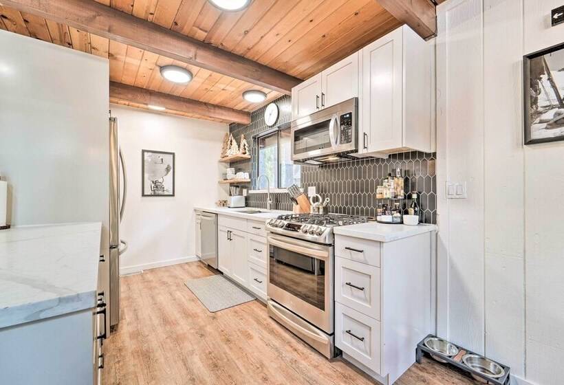 2 Mi To Tahoe Donner: Truckee Getaway W/ Views