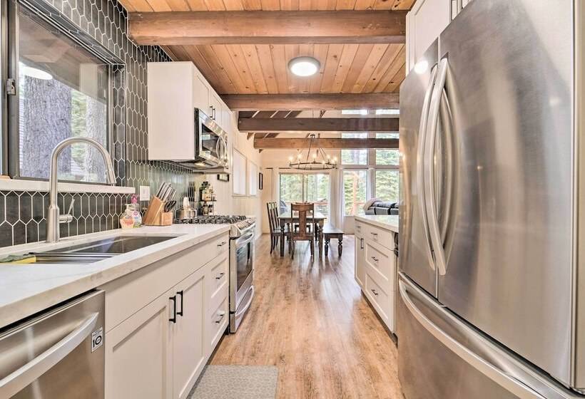 2 Mi To Tahoe Donner: Truckee Getaway W/ Views