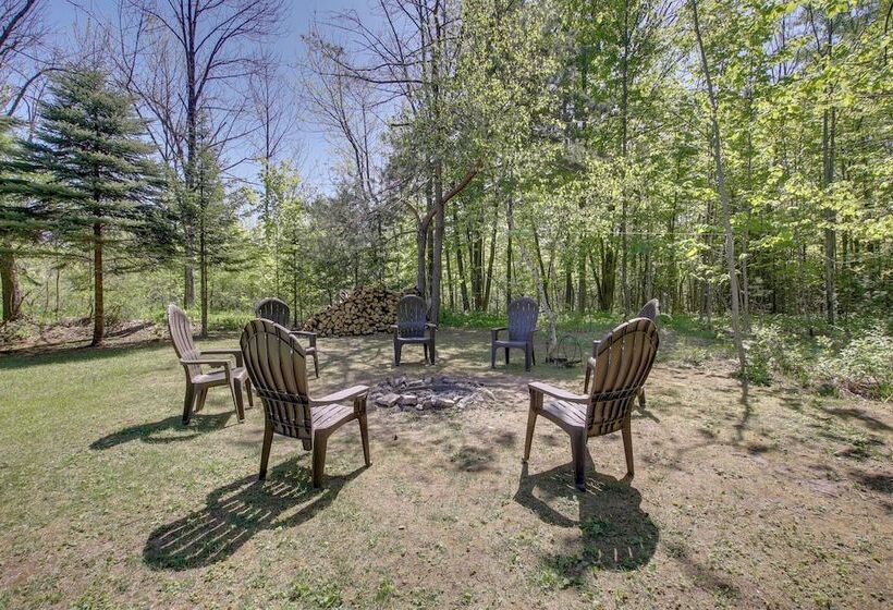 Updated Home W/ Deck: 2 Mi To Sister Bay Beach!