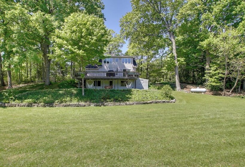 Updated Home W/ Deck: 2 Mi To Sister Bay Beach!