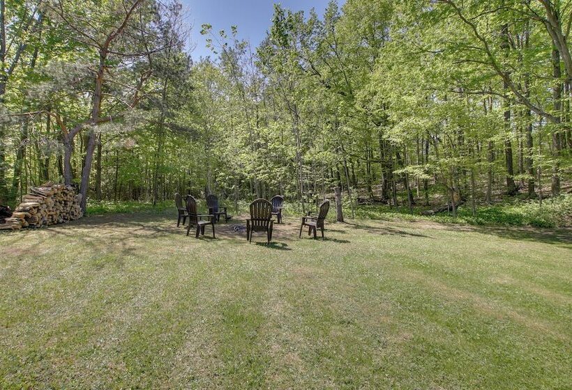 Updated Home W/ Deck: 2 Mi To Sister Bay Beach!