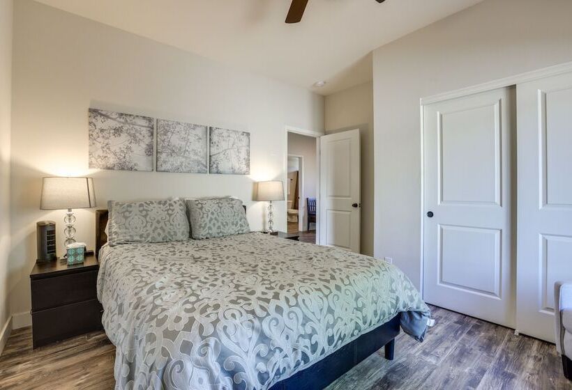 Updated Las Vegas House: Patio & Solar Heated Pool