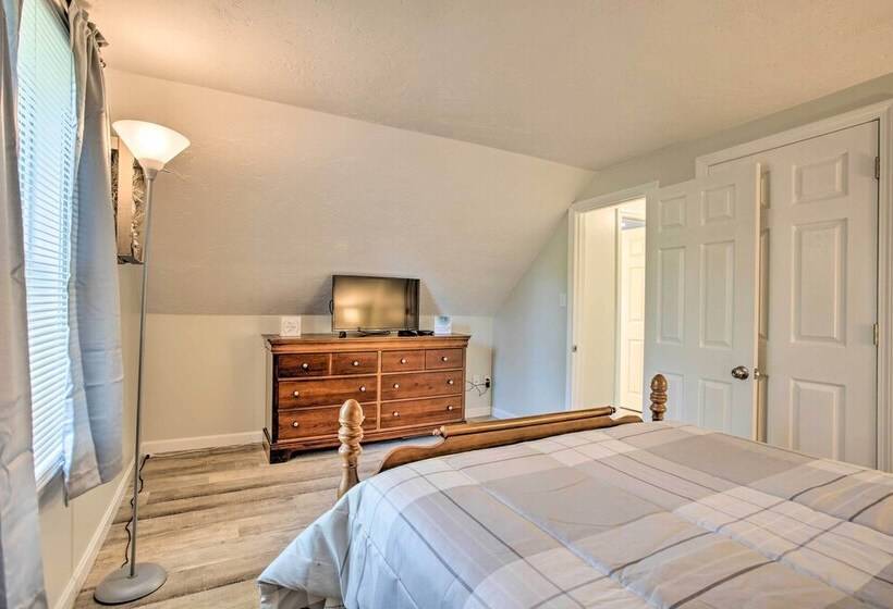 Updated Plymouth Home < 2 Miles To Waterfront!