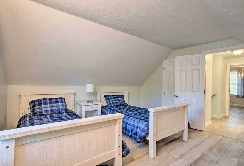 Updated Plymouth Home < 2 Miles To Waterfront!