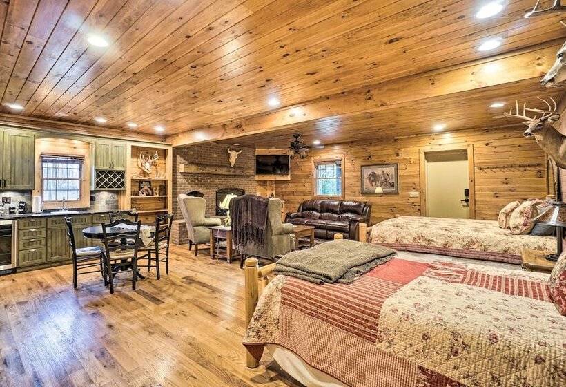 Walhonding Woods  Secluded Farmland Retreat!