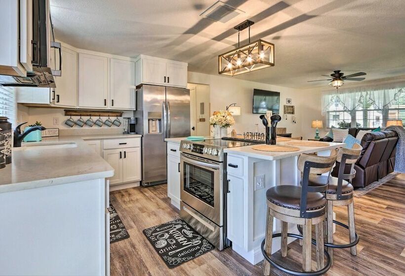 Warm + Cozy Buckeye Lake Home: Yard + Patios!