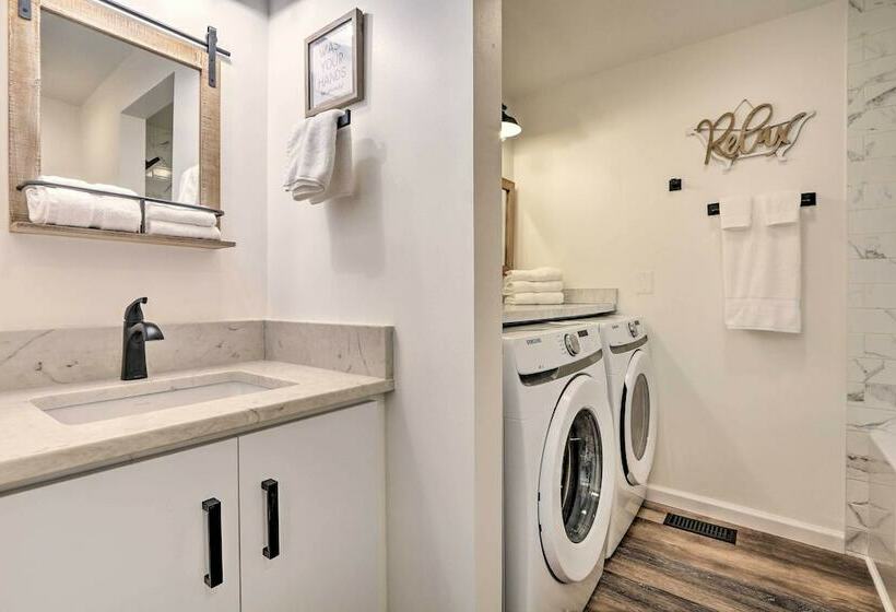 Warm + Cozy Buckeye Lake Home: Yard + Patios!