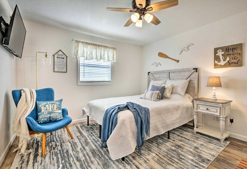 Warm + Cozy Buckeye Lake Home: Yard + Patios!