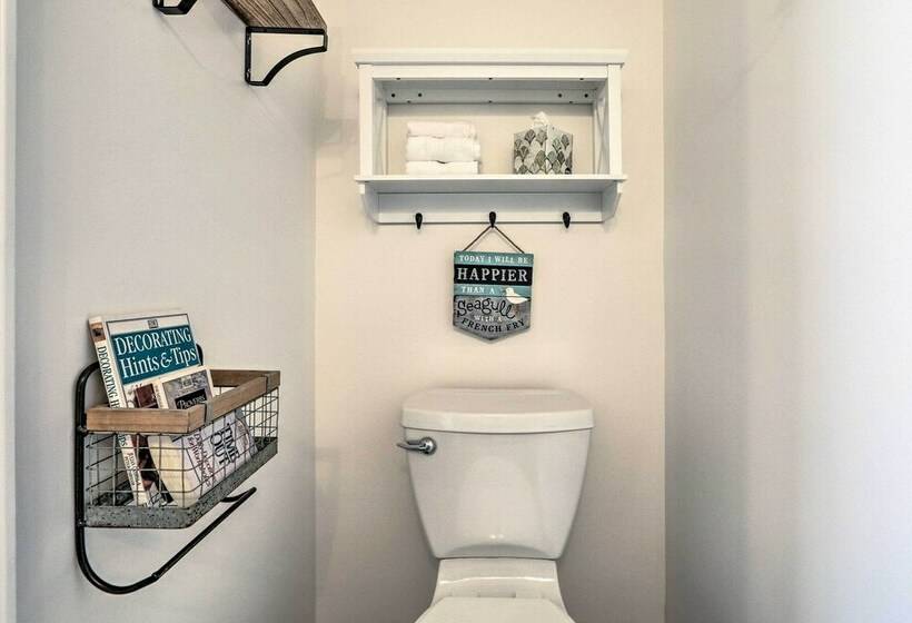 Warm + Cozy Buckeye Lake Home: Yard + Patios!