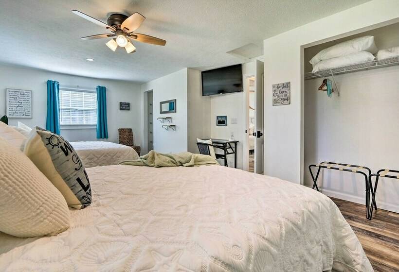 Warm + Cozy Buckeye Lake Home: Yard + Patios!