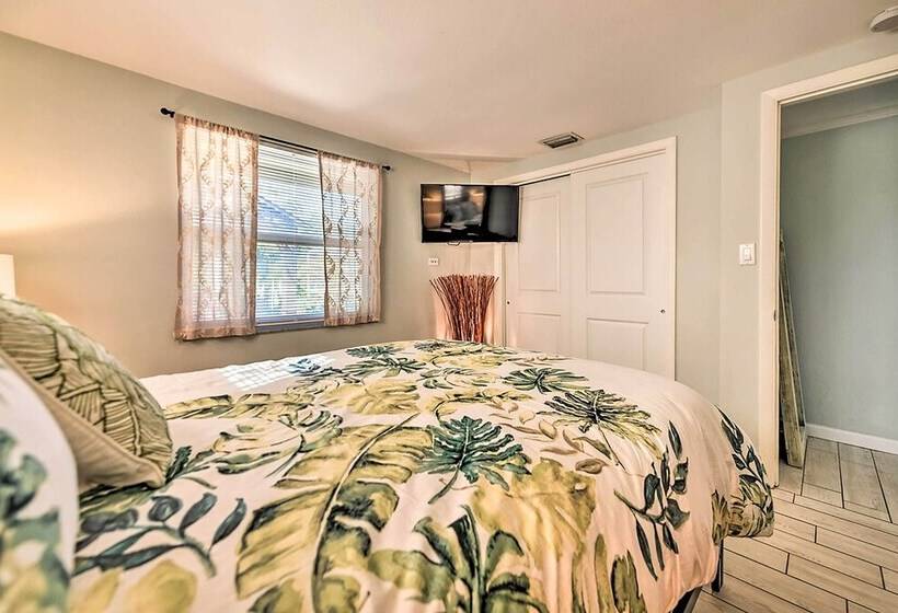 Waterfront Bradenton Home: Heated Pool & Fire Pit