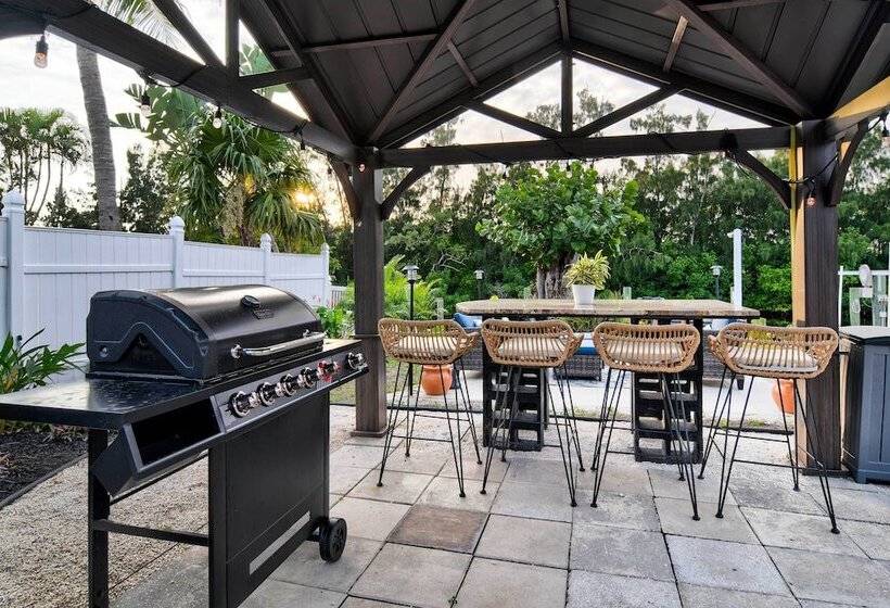 Waterfront Bradenton Home: Heated Pool & Fire Pit