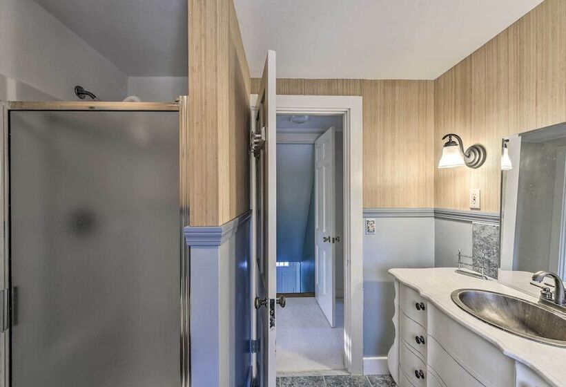 Waterfront Hyannis Gem: Walk To Hyannis Port Beach