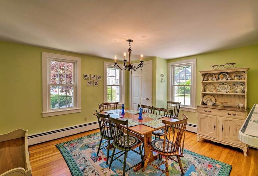 Waterfront Hyannis Gem: Walk To Hyannis Port Beach