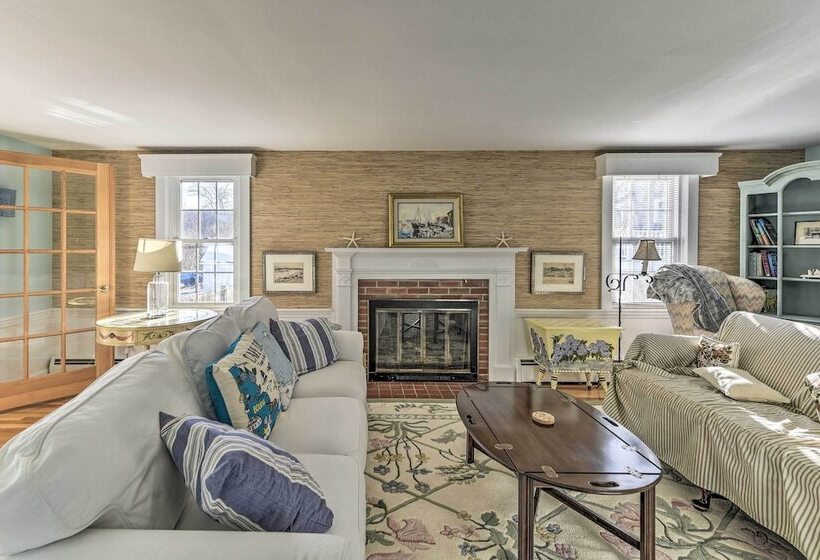 Waterfront Hyannis Gem: Walk To Hyannis Port Beach