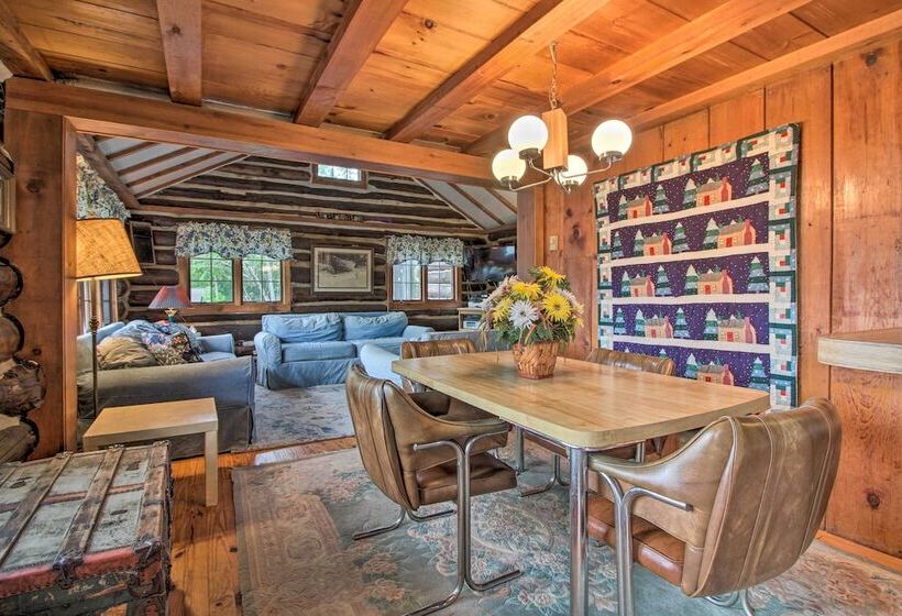 Waterfront Lake George Cabin: Walk To Water